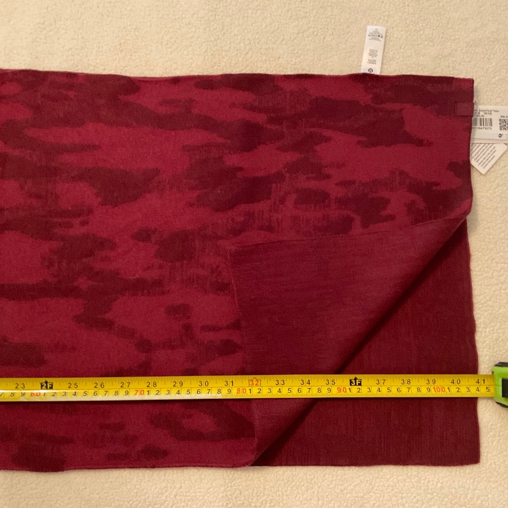 Lululemon Oversized Camo Jacquard Scarf 82x16 in new with tags - Picture 6 of 6